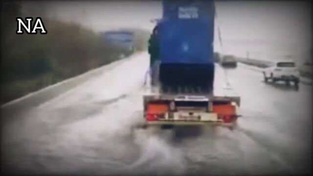 Footage of the terrible floods in France. In Hérault, streets turn into rivers