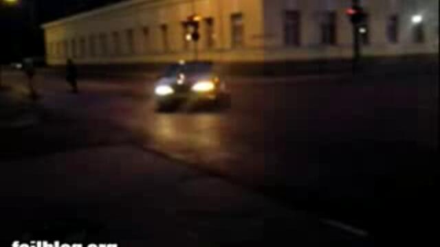 Тъпанар Си Върти Колата И Го Спира Полицията - Vbox7[via torchbrowser.com]