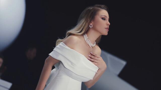 DESI SLAVA - POISKAY OT MEN |  Деси Слава - Поискай от мен (official video 2022)