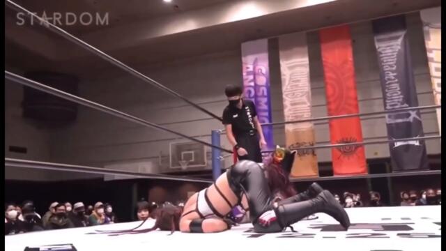 Wrestling Advent Calendar 2022 #18 Thekla sniping/Getting snipped