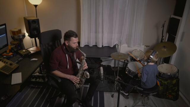 5 Year Old Drummer Plays Besh o droM - Hilti Cocek