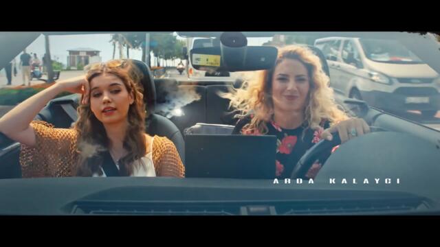 Sen Kimsin? 😳 | Afra Saraçoğlu | Aşk Bu Mu?