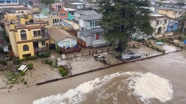 California is sinking! Flood of the century in Santa Cruz swept away all the houses!