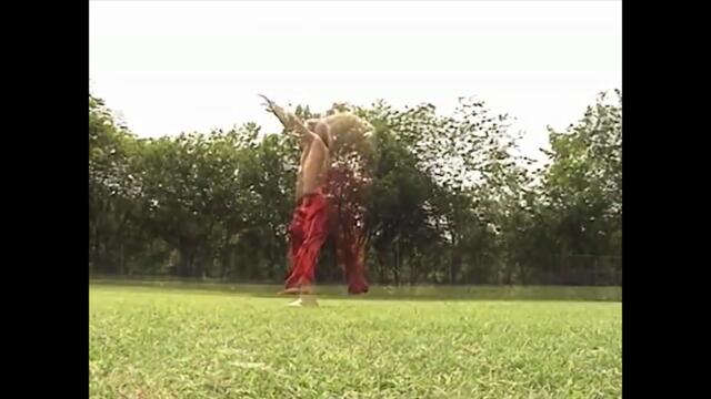 How can a 109kg man do full splits