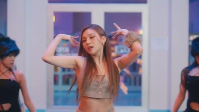 VIVIZ (비비지) - 'PULL UP' MV