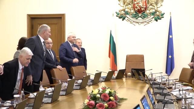 Премиерът на изпроводяк към правителството: Държавата не е за частно ползване! - БНР Новини