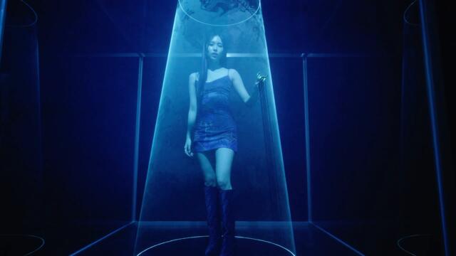 TWICE "SET ME FREE" M/V