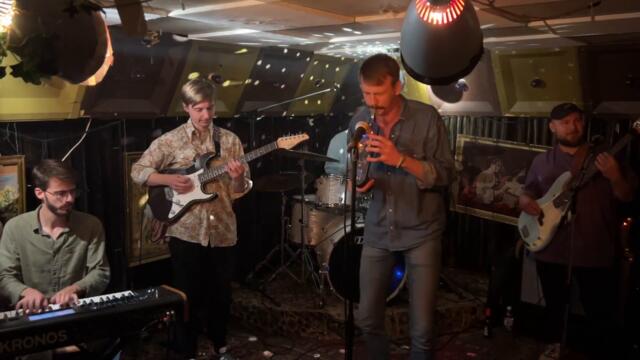 Paradise League - Acrobat (Live at Kafé De Luxe)