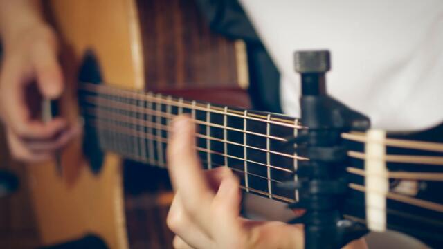 Chainsaw Man plays KICK BACK on guitar
