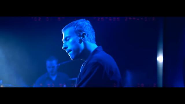 Coldplay - Clocks (Official Video)