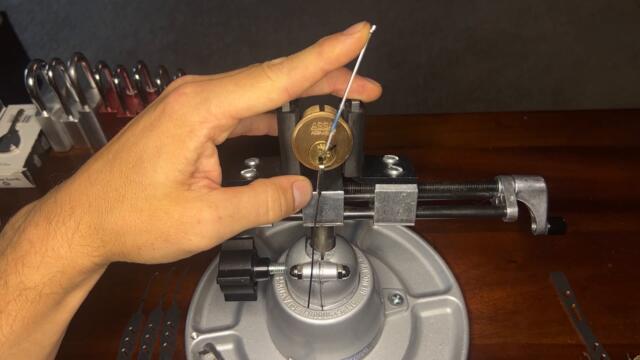 Assa Maximum + Pick & Gut (1st Black Belt Lock)