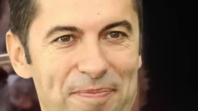 Главният редактор на страницата, след като изслуша записа...
