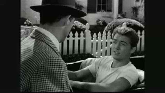 The Bachelor and the Bobby-Soxer (1947) - You Remind Me of a Man