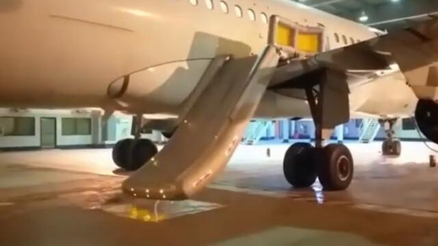 Watch Crazy #A320 Overwing Escape Slide Shooting #Aviaition #Fly #AeroArduino