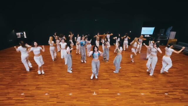NewJeans (뉴진스) 'Super Shy' Dance Practice
