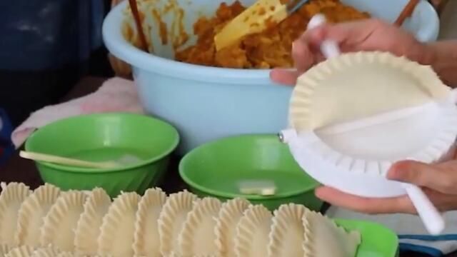She sells 4,000 orders a day! Popular Singapore Hawker Street Food