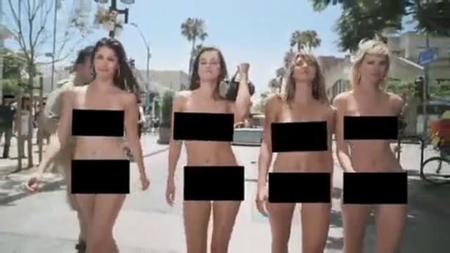 Яки мацки вървят по улицата и се сабличат - Vbox7[via torchbrowser.com]