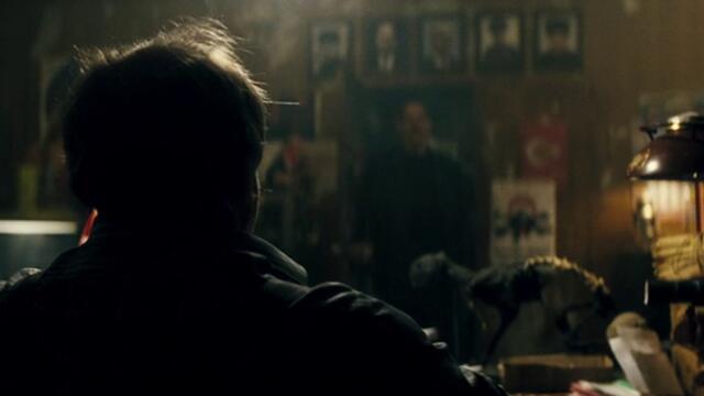 Империята на вълците  L'empire des loups  Empire of the Wolves  (2005) Бг Аудио Част 2