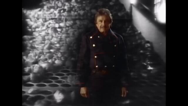 Johnny Cash - Sixteen Tons (Official Music Video)
