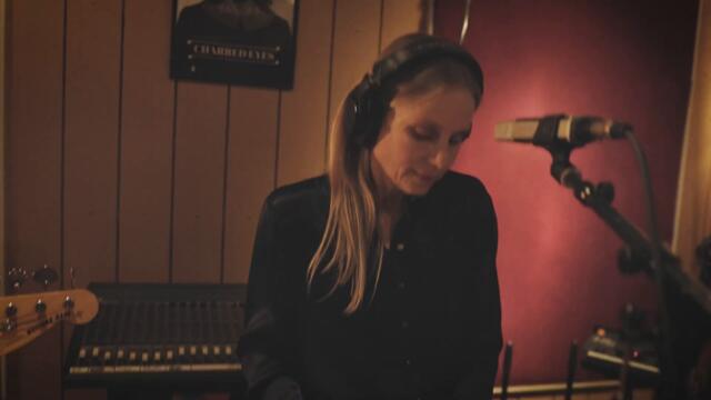 Little Lies - Us Against The World (Studio Session)