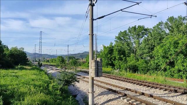 Rare Sight! BDZ EMU Class 32 heading a Regional Train Sofia - Pleven in Bulgaria!