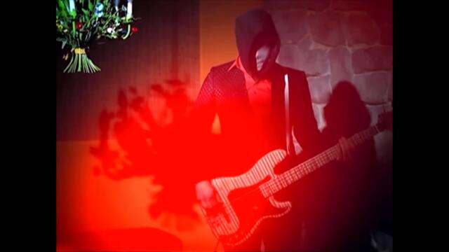 Muse - Supermassive Black Hole [Official Music Video]