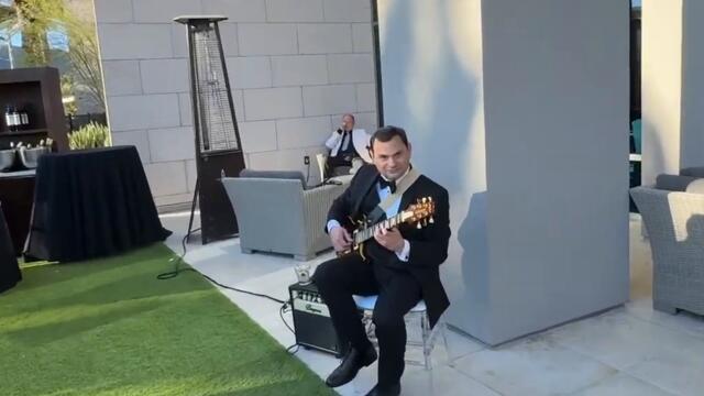 Playing the lick jazz guitar cocktail hour!