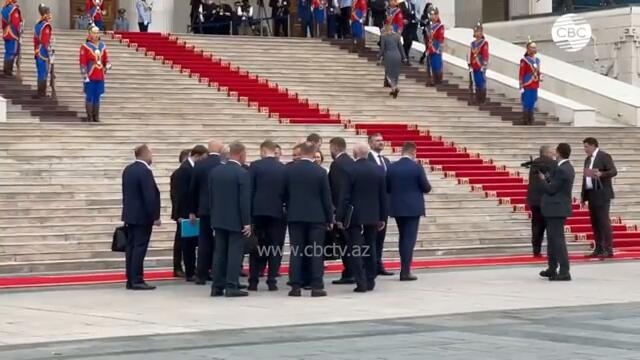 Путин в Монголии: президента России встретила конница Чингисхана