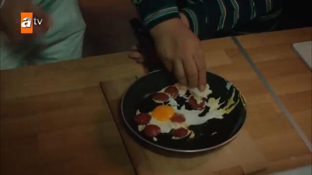 Sucuklu yumurta ve maske - Kardeşlerim Arşiv Sahneler🎬