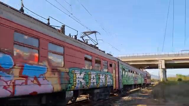 RARE Sight: BDZ Skoda Locomotive + EMU 32 / ПВ 20103 за Плевен в състав от електровоз и Чамуга!