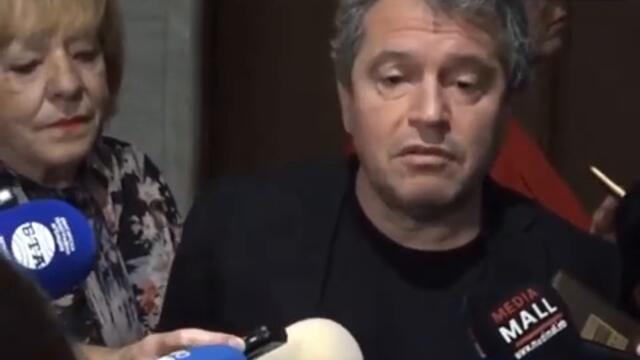 Тошко Йорданов яхна метлата от сутринта, реже репортерите за тъпи въпроси