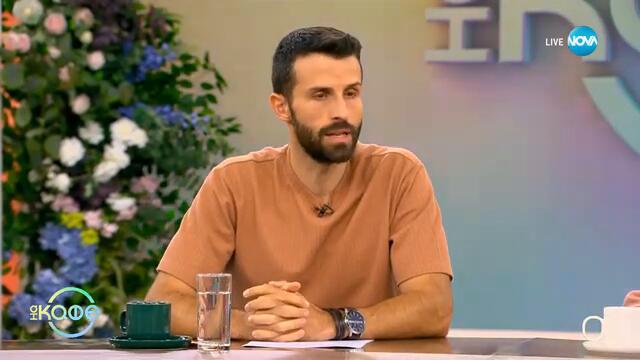 Находчив математик привлича вниманието на учениците си в платформа за филми за възрастни - „На кафе“