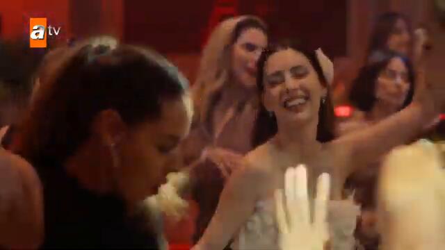 Zuhal ve Tayfun'un ilk karşılaşması!💓 - Karadut 1. Bölüm