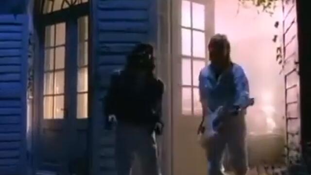 #Azis в ролята на «Modern Talking» с композицией «Целувай ме», что в переводе означает «целуй меня»
