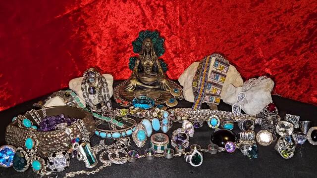 ПРИВОРОЖИТЬ ДЕНЬГИ В ПОЛНОЛУНИЕ. СИЛЬНЫЙ РИТУАЛ. ДЛЯ ВСЕХ. #ВЕДЬМИНАИЗБА ▶️ #МАГИЯ