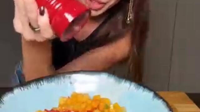 Брускетта с помидорами и песто. #рецепты #брускетта #помидорырецепт #песто