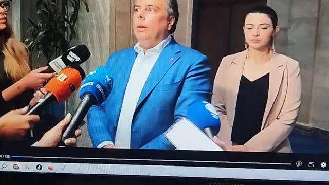 Не само Бойко Борисов и "Възраждане", но и БСП-Ново начало обслужват магнитизирания крадец Пеевски!