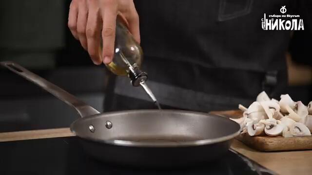Фритата с крема сирене, сьомга, броколи и гъби