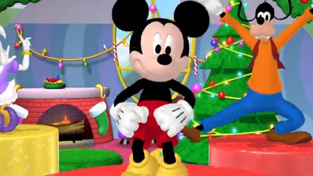 Mickey Mouse Clubhouse Hot Dog Dance 🌭🪩 (Christmas Version) | @disneyjr