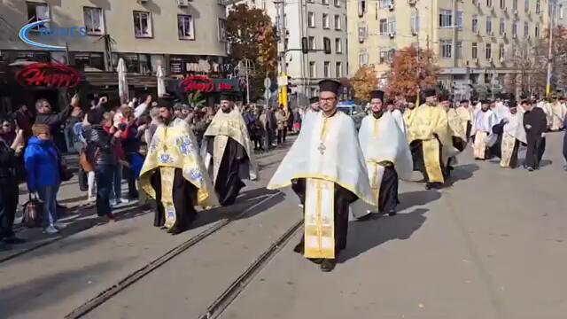 Разходиха мощите на Стефан Милутин в София