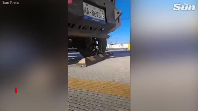 US army fires machine gun at cartel gangsters on Mexico border