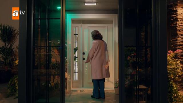 Nehir, Serdar'ın eski sevgilisiyle tanışıyor - Başka Bir Gün 2. Bölüm