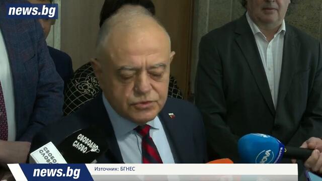 Атанасов предпочита да рита врати, защото не желае да целува ръце (особено на Борисов)