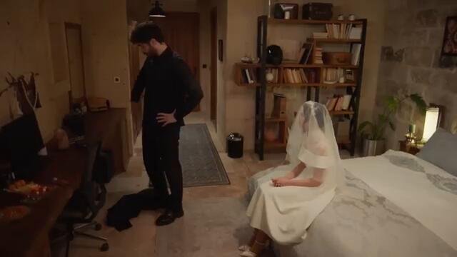 Esat'tan, Esma'ya İlk Gece Hediyesi | Siyah Kalp 23. Bölüm