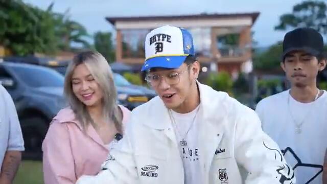 BG GUESS THE FILIPINO SNACKS!! (PRANK)