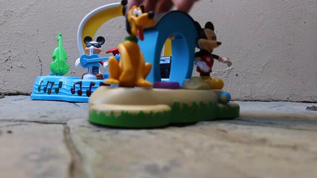 Mickey Mouse Clubhouse Talkin' Bobbin' Doghouse Figure Set and Jammin’ Jamstand DOUBLE DESTRUCTION