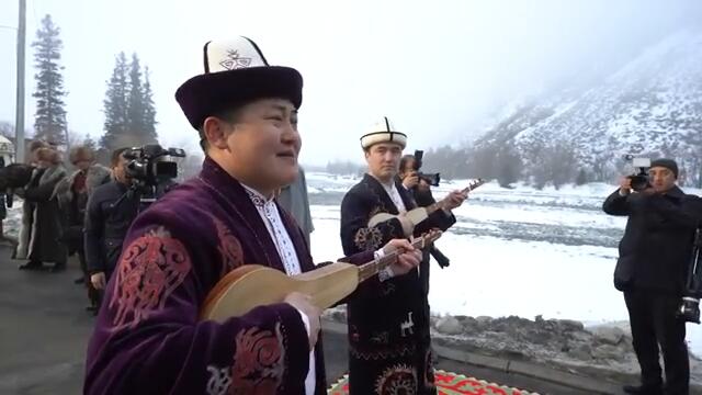 Жапаров показал Рахмону кыргызскую этнокультуру в ущелье Ала-Арча