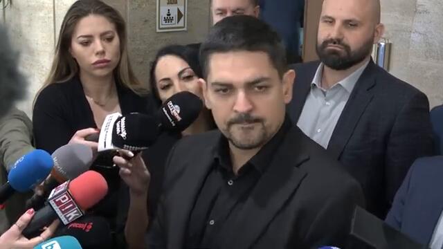 Радостин Василев: Мутренското мнозинство на Пеевски и Борисов си прие двата малки бюджета