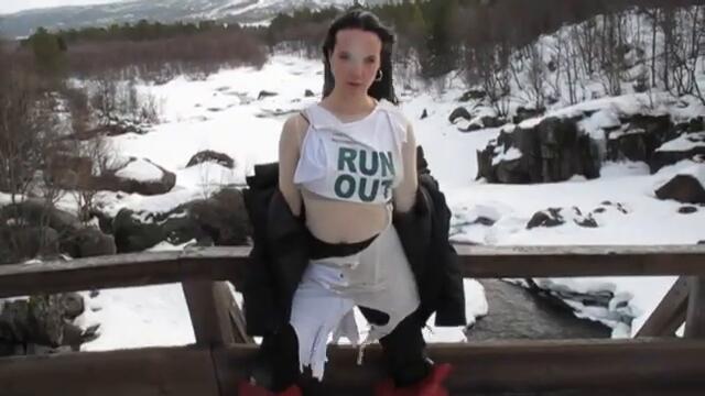 MØ - Keep Møving (Official Video)