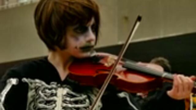 toronto_zombie_walk_2014_videos_search_-_play_games_for_free_-_y8.com[via_torchbrowser.com] (240p)